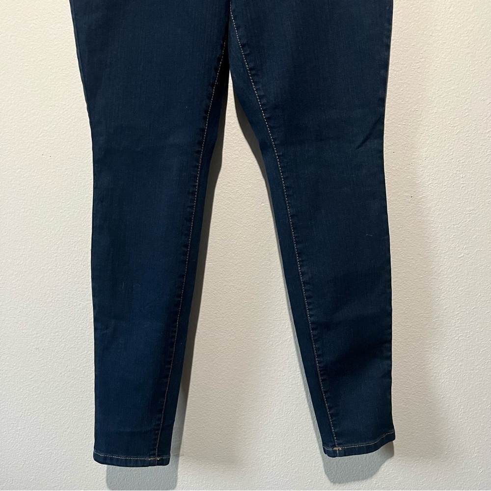 STYLE & CO-NWT High Rise Curvy Fit Jegging Dark Washed Jeans Size 4 - Picture 4 of 5